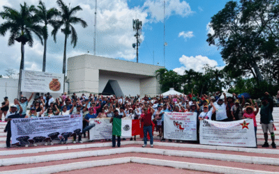 Maestros protestan en zonas arqueológicas de Yucatán