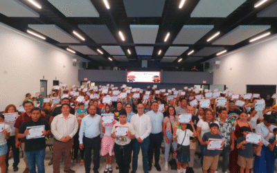 Impulsando el Futuro: Entrega de Becas MERA-CROC en Cancún