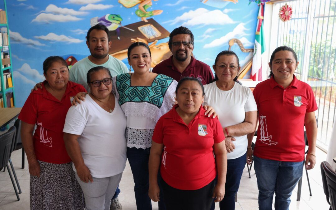 ENTREGA BLANCA MERARI SILLAS PARA FORTALECER ESPACIOS EDUCATIVOS EN LEONA VICARIO