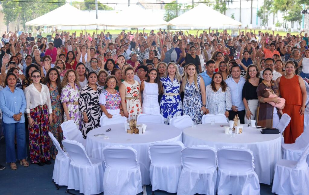 Ana Paty Peralta celebra a 1,700 madres trabajadoras en Cancún