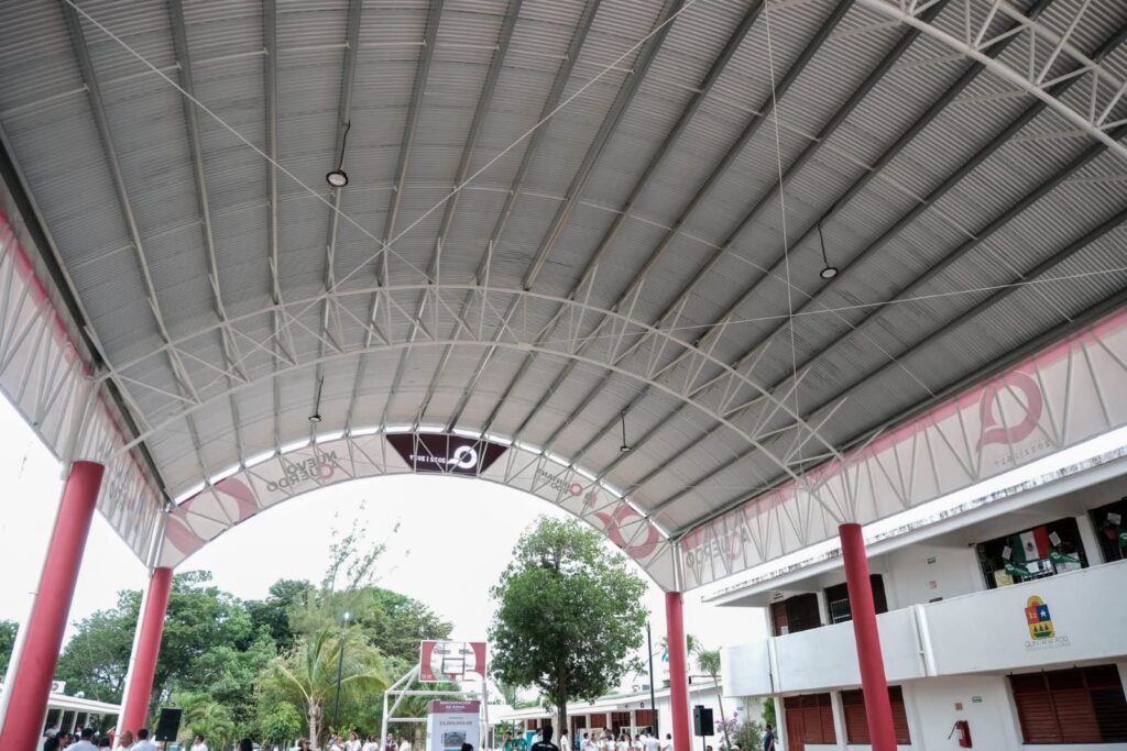 Mara Lezama entrega nuevo domo en CONALEP Cancún