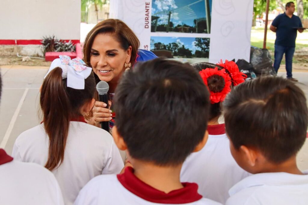 Mara Lezama entrega nuevo domo escolar en Ucum
