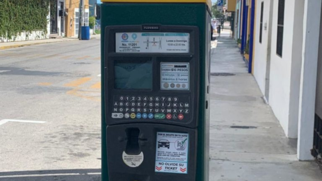 Parking meters in Playa del Carmen: Repairs demanded